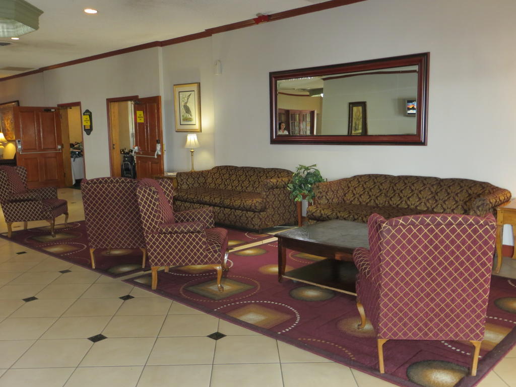 Clarion Inn Conference Center Modesto Exterior photo