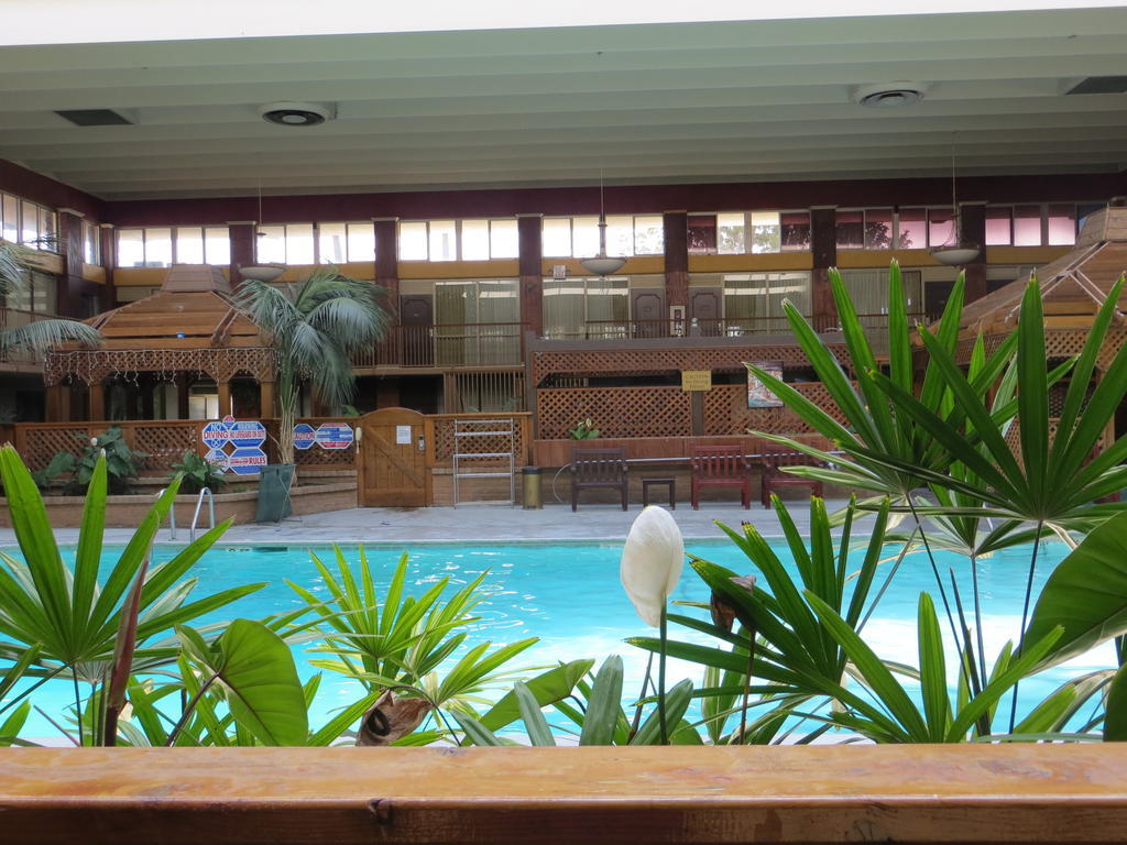 Clarion Inn Conference Center Modesto Exterior photo