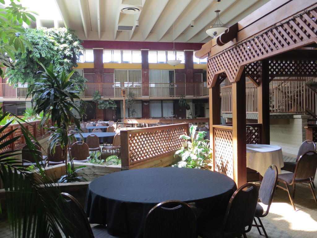 Clarion Inn Conference Center Modesto Exterior photo