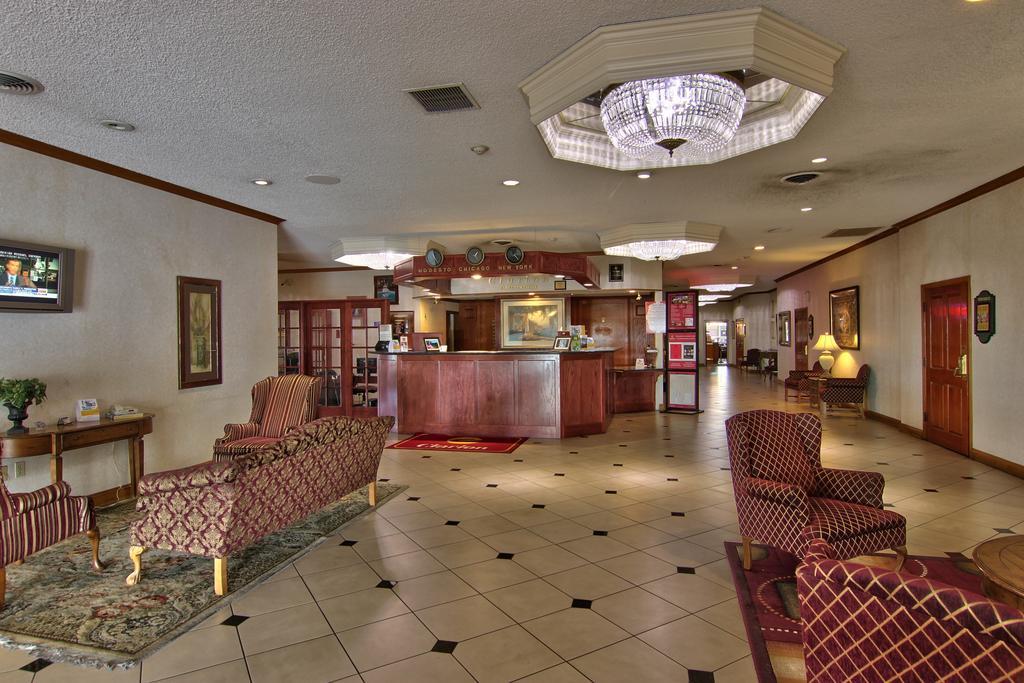 Clarion Inn Conference Center Modesto Exterior photo