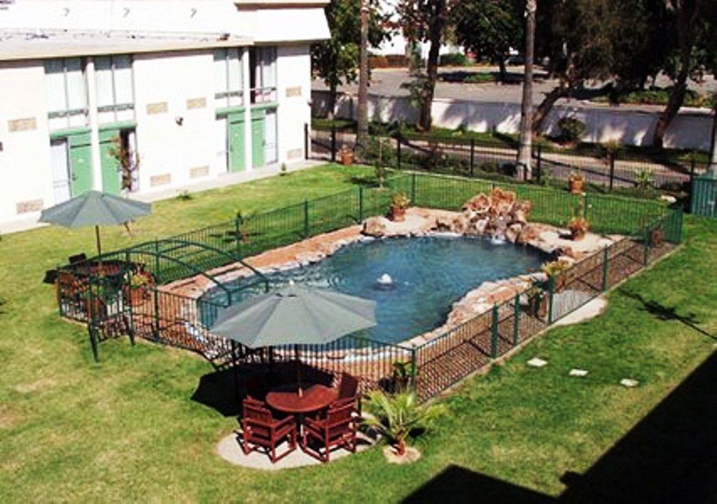 Clarion Inn Conference Center Modesto Exterior photo
