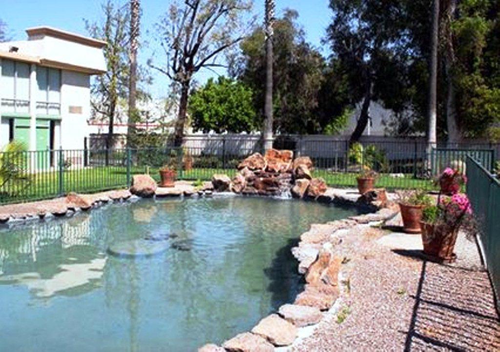 Clarion Inn Conference Center Modesto Exterior photo
