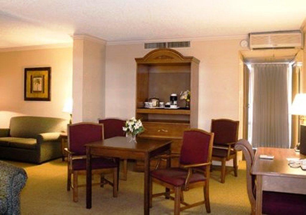 Clarion Inn Conference Center Modesto Exterior photo