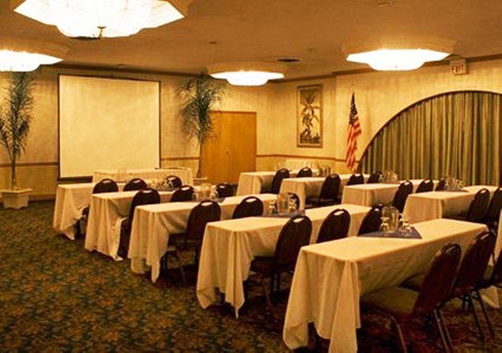 Clarion Inn Conference Center Modesto Exterior photo