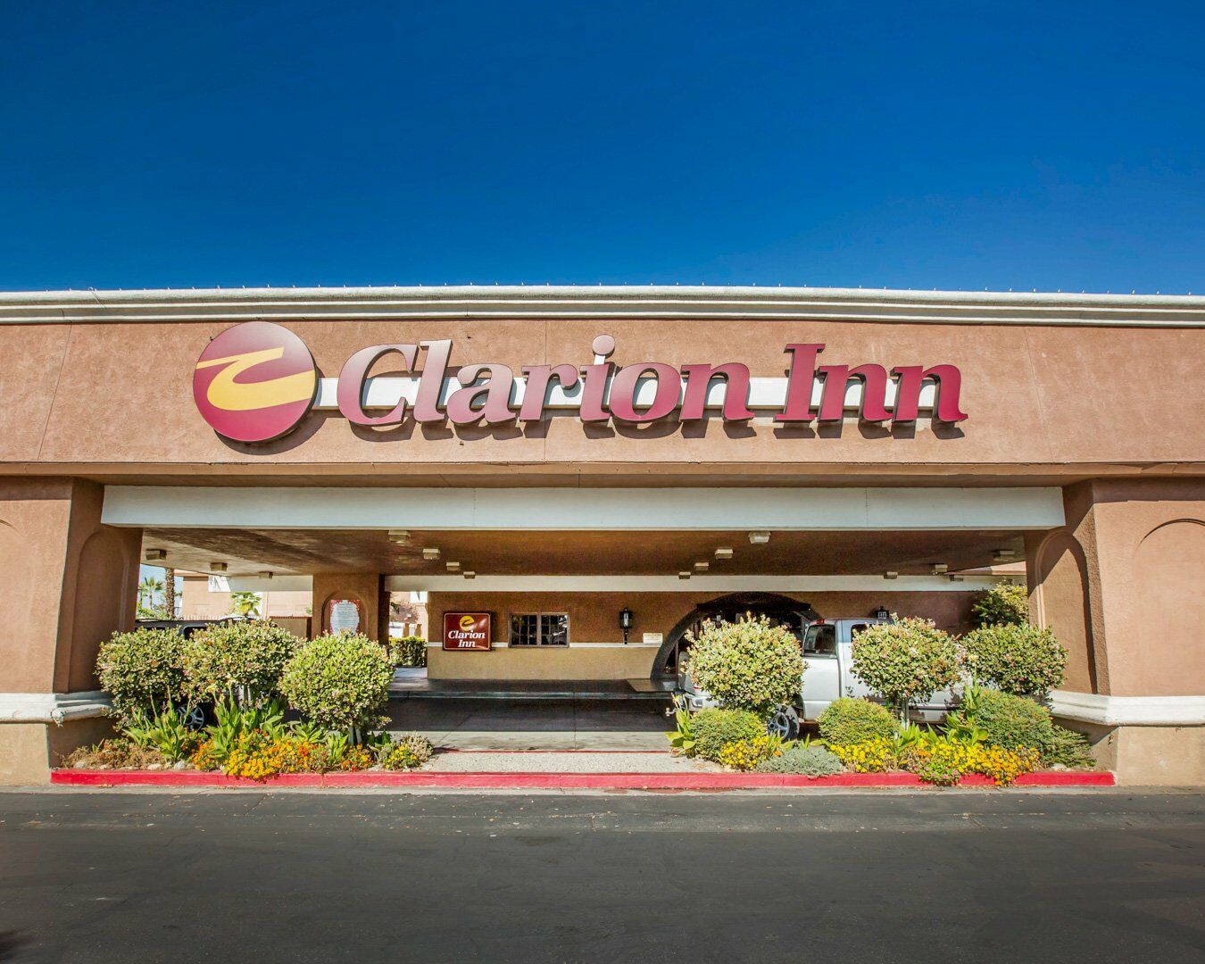 Clarion Inn Conference Center Modesto Exterior photo