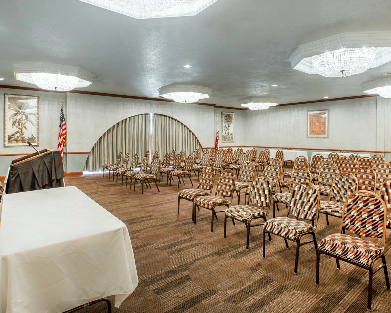 Clarion Inn Conference Center Modesto Exterior photo